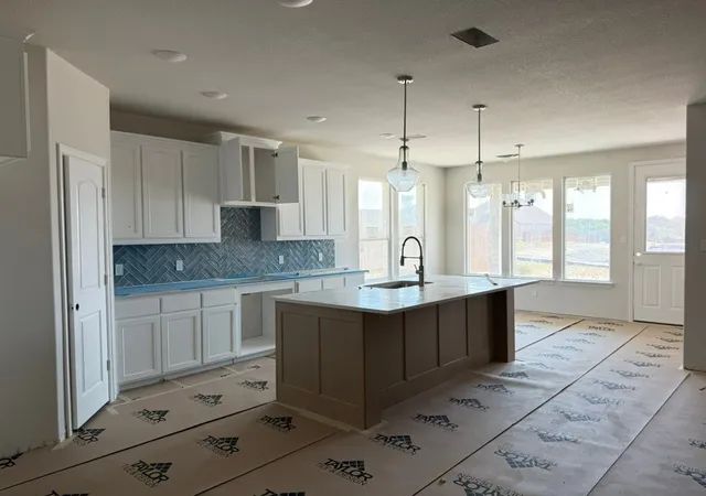 Photo 3 of Single family home for sale at 532 Vista Ridge Dr, Weatherford, TX 76087 | MLS# 21377325 | Listing updated on 2026-09-12