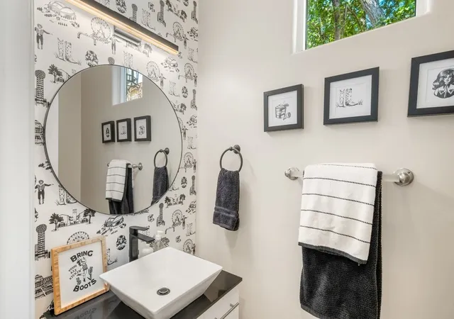 Photo 4 of Condo for sale at 3707 Gilbert Ave #17, Dallas, TX 75219 | MLS# 21373628 | Listing updated on 2026-09-14