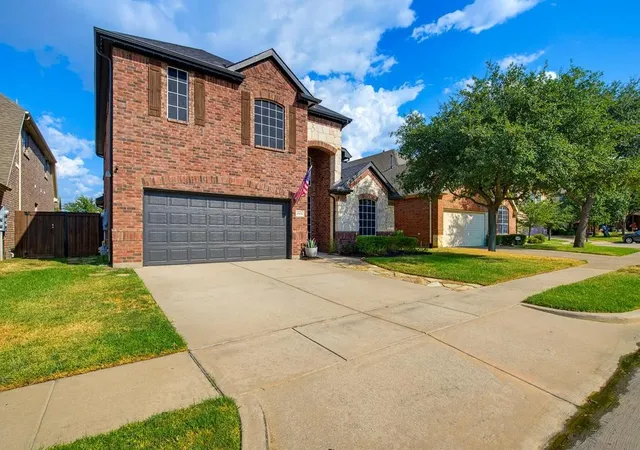 Photo 2 of Single family home for sale at 1906 Fountain Wood Dr, Euless, TX 76039 | MLS# 21338467 | Listing updated on 2026-09-26