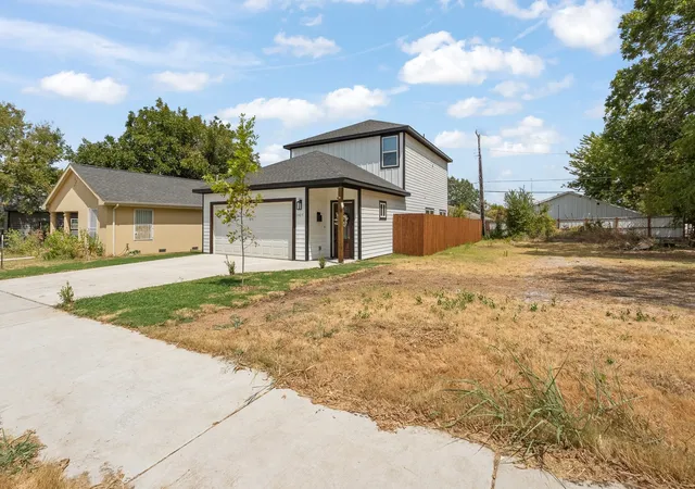 Photo 1 of Single family home for sale at 1427 Arizona Ave, Fort Worth, TX 76104 | MLS# 21376983 | Listing updated on 2026-09-09