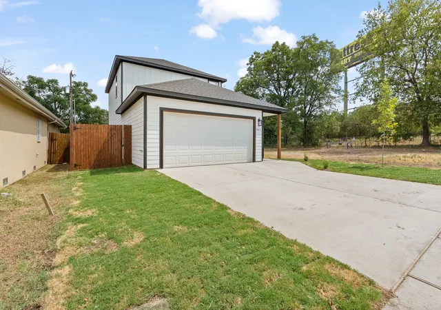 Photo 2 of Single family home for sale at 1427 Arizona Ave, Fort Worth, TX 76104 | MLS# 21376983 | Listing updated on 2026-09-09