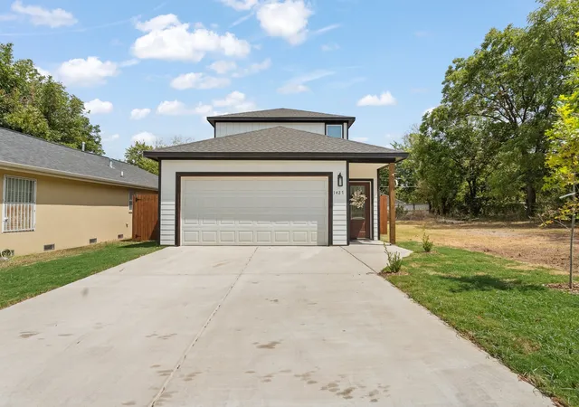Photo 3 of Single family home for sale at 1427 Arizona Ave, Fort Worth, TX 76104 | MLS# 21376983 | Listing updated on 2026-09-09