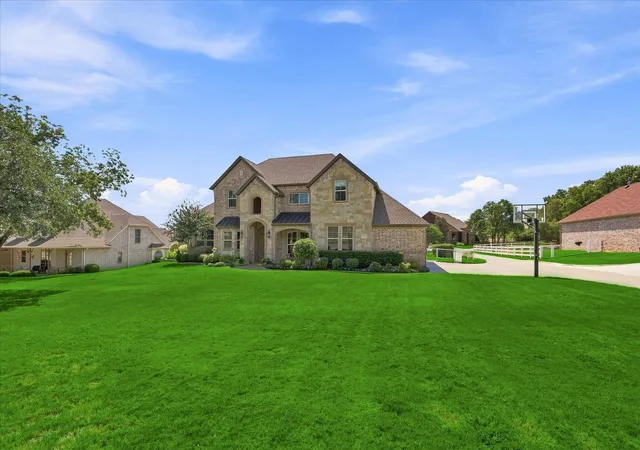 Photo 3 of Sale Pending at 1228 Robin Dr, Keller, TX 76262 | MLS# 21352711 | Listing updated on 2026-09-22
