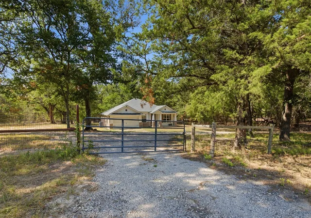 Photo 1 of Single family home for sale at 5000 Fm 2947, Greenville, TX 75402 | MLS# 21374747 | Listing updated on 2026-09-09