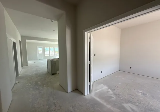 Photo 3 of Single family home for sale at 528 Vista Ridge Dr, Weatherford, TX 76087 | MLS# 21377378 | Listing updated on 2026-09-12