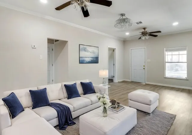 Photo 4 of House for sale at 930 S Vernon Ave, Dallas, TX 75208 | MLS# 21376655 | Listing updated on 2026-09-12