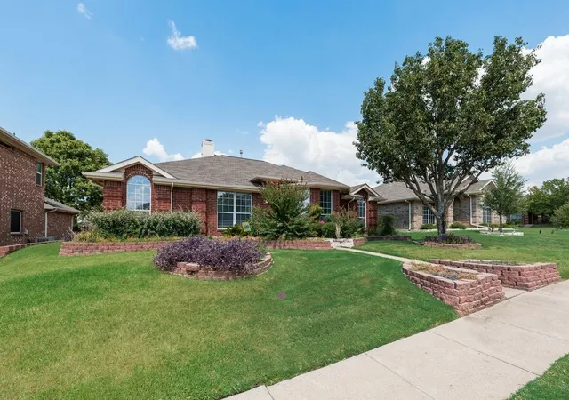 Photo 1 of Sale Pending at 1485 Ashbourne Dr, Rockwall, TX 75087 | MLS# 21377386 | Listing updated on 2026-09-15