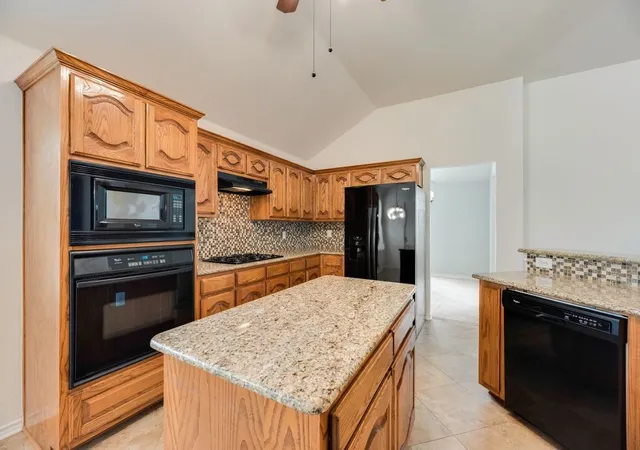 Photo 4 of Sale Pending at 1485 Ashbourne Dr, Rockwall, TX 75087 | MLS# 21377386 | Listing updated on 2026-09-15