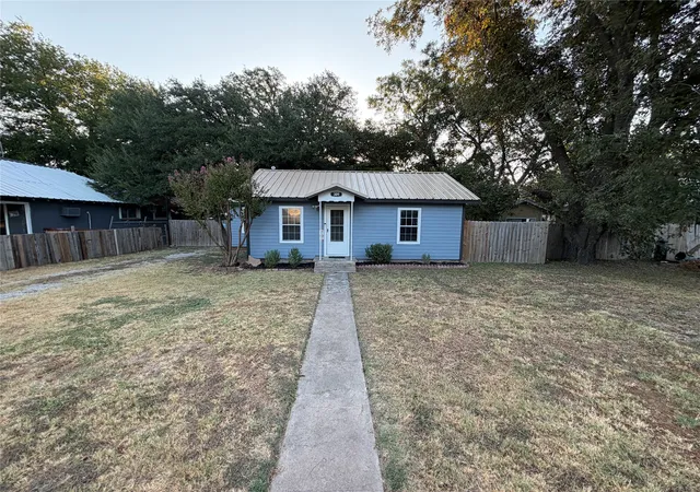 Photo 1 of Single family home for sale at 309 S Main St, Rising Star, TX 76471 | MLS# 21375656 | Listing updated on 2026-09-14