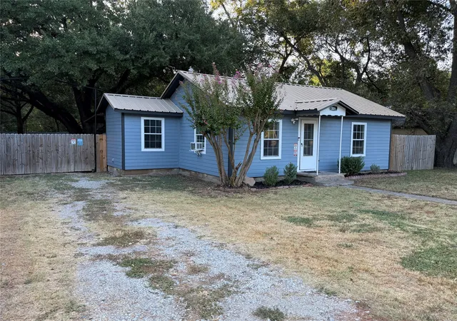 Photo 3 of Single family home for sale at 309 S Main St, Rising Star, TX 76471 | MLS# 21375656 | Listing updated on 2026-09-14