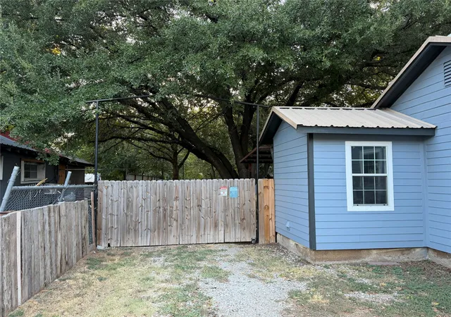 Photo 3 of Single family home for sale at 309 S Main St, Rising Star, TX 76471 | MLS# 21375656 | Listing updated on 2026-09-14