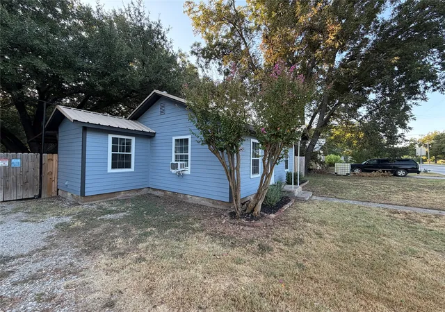 Photo 4 of Single family home for sale at 309 S Main St, Rising Star, TX 76471 | MLS# 21375656 | Listing updated on 2026-09-14