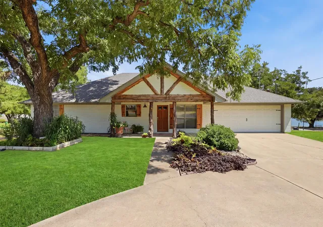 Photo 1 of Single family home for sale at 630 E Bridge St, Granbury, TX 76048 | MLS# 21376904 | Listing updated on 2026-09-08