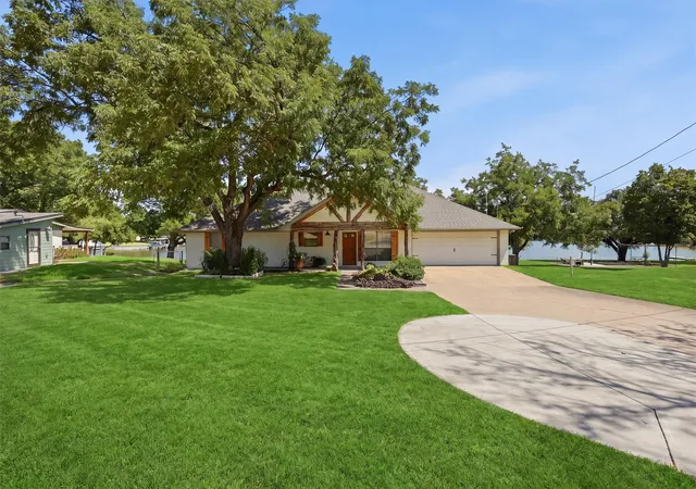 Photo 3 of Single family home for sale at 630 E Bridge St, Granbury, TX 76048 | MLS# 21376904 | Listing updated on 2026-09-08