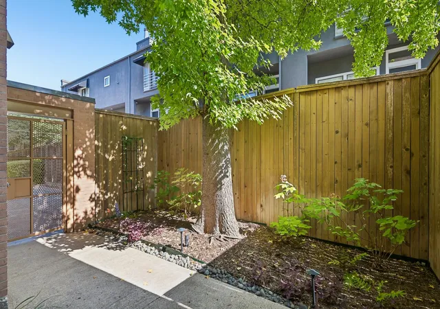 Photo 3 of Condo for sale at 4310 Buena Vista St #17, Dallas, TX 75205 | MLS# 21369330 | Listing updated on 2026-09-15