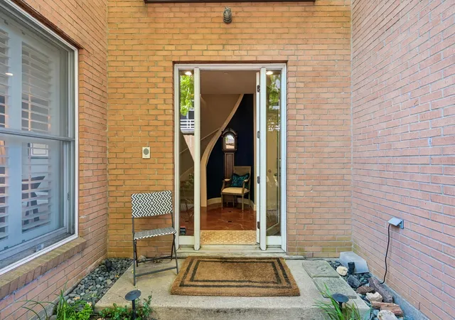 Listing Photo 4 - Condo for sale in building located at 4310 Buena Vis St, Dallas, TX 75205 - Unit #17