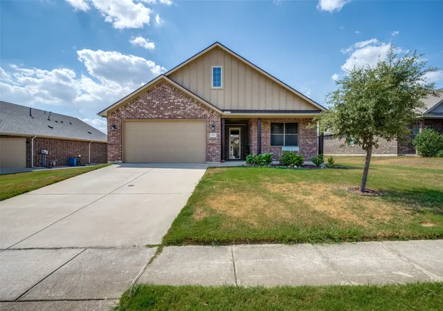 Photo 2 of Single family home for sale at 23 Kramer Ln, Sanger, TX 76266 | MLS# 21375458 | Listing updated on 2026-09-12