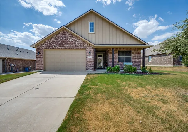 Photo 3 of Single family home for sale at 23 Kramer Ln, Sanger, TX 76266 | MLS# 21375458 | Listing updated on 2026-09-12