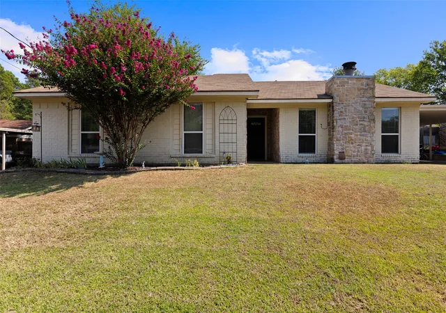 Photo 1 of Single family home for sale at 3712 Pratt Dr, Longview, TX 75604 | MLS# 21377311 | Listing updated on 2026-09-25