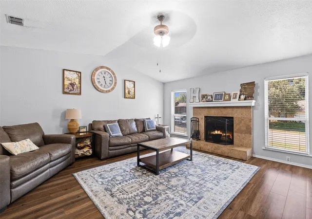 Photo 3 of Single family home for sale at 3712 Pratt Dr, Longview, TX 75604 | MLS# 21377311 | Listing updated on 2026-09-25