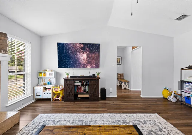 Photo 4 of Single family home for sale at 3712 Pratt Dr, Longview, TX 75604 | MLS# 21377311 | Listing updated on 2026-09-25