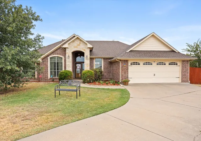 Photo 1 of Single family home for sale at 2804 Tour Ct, Granbury, TX 76049 | MLS# 21376317 | Listing updated on 2026-09-11