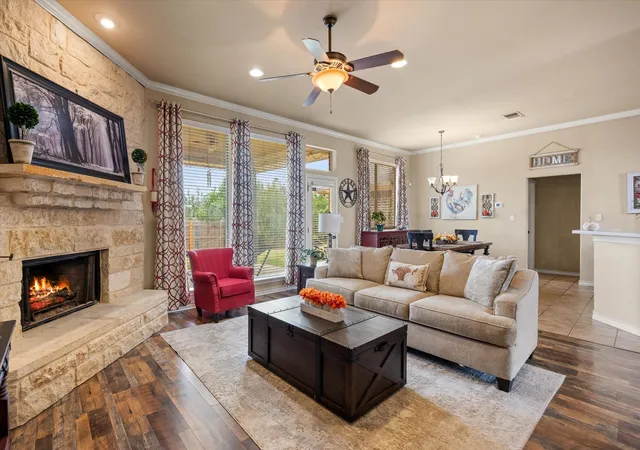 Photo 4 of Single family home for sale at 2804 Tour Ct, Granbury, TX 76049 | MLS# 21376317 | Listing updated on 2026-09-11
