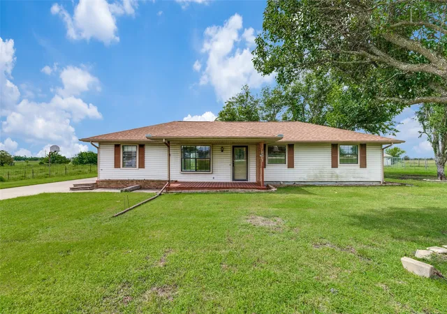 Photo 1 of Sale Pending at 2689 Fm 1569, Greenville, TX 75401 | MLS# 21360095 | Listing updated on 2026-09-18