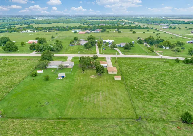 Photo 3 of Sale Pending at 2689 Fm 1569, Greenville, TX 75401 | MLS# 21360095 | Listing updated on 2026-09-18