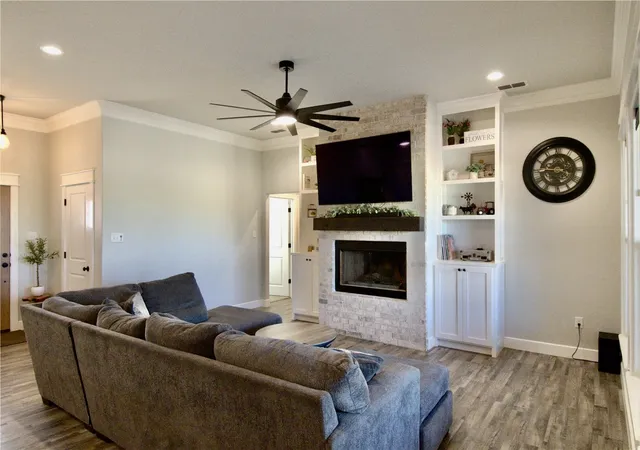 Photo 2 of Sale Pending at 270 Latigo Trl, Abilene, TX 79606 | MLS# 21371737 | Listing updated on 2026-09-29