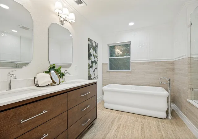 Photo 3 of Single family home for sale at 407 Valley Cvs Dr, Richardson, TX 75080 | MLS# 21377437 | Listing updated on 2026-09-12