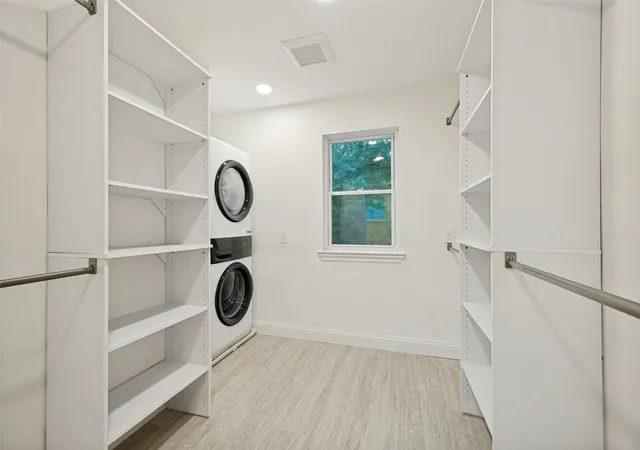 Photo 4 of Single family home for sale at 407 Valley Cvs Dr, Richardson, TX 75080 | MLS# 21377437 | Listing updated on 2026-09-12
