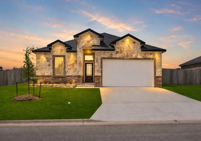 Photo 1 of Single family home for sale at 130 Lasso Loop, Lorena, TX 76655 | MLS# 21375887 | Listing updated on 2026-09-11