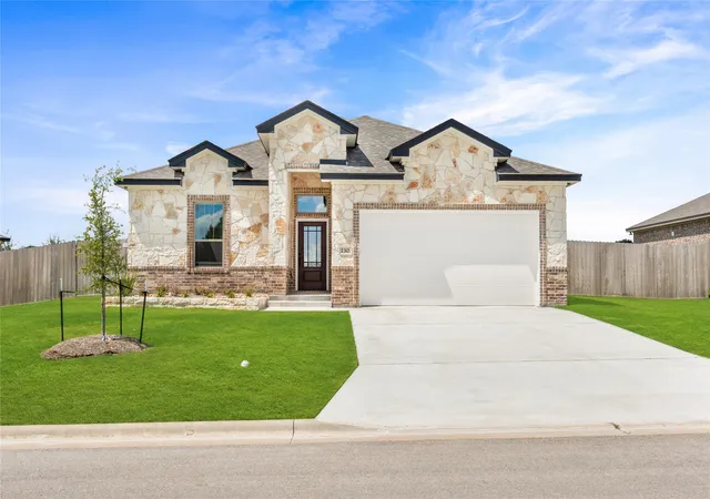 Photo 2 of Single family home for sale at 130 Lasso Loop, Lorena, TX 76655 | MLS# 21375887 | Listing updated on 2026-09-11