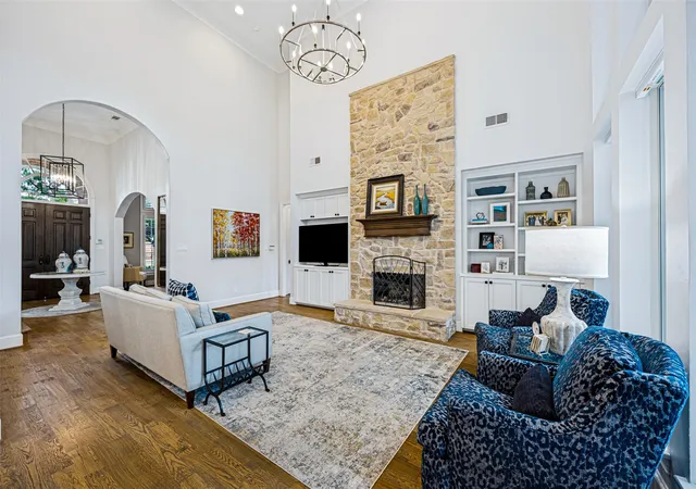 Photo 4 of Sale Pending at 625 Cambridge Manor Ln, Coppell, TX 75019 | MLS# 21376062 | Listing updated on 2026-09-23