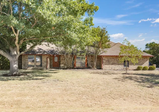 Photo 1 of Single family home for sale at 840 Lynn Ann Dr, Red Oak, TX 75154 | MLS# 21373032 | Listing updated on 2026-09-13