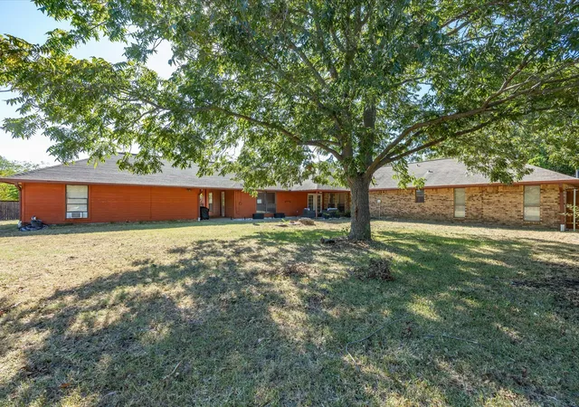 Photo 2 of Single family home for sale at 840 Lynn Ann Dr, Red Oak, TX 75154 | MLS# 21373032 | Listing updated on 2026-09-13