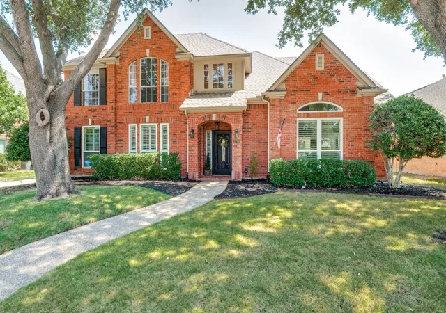 Photo 2 of Single family home for sale at 2700 Meadow Hills Ln, Plano, TX 75093 | MLS# 21377745 | Listing updated on 2026-10-22