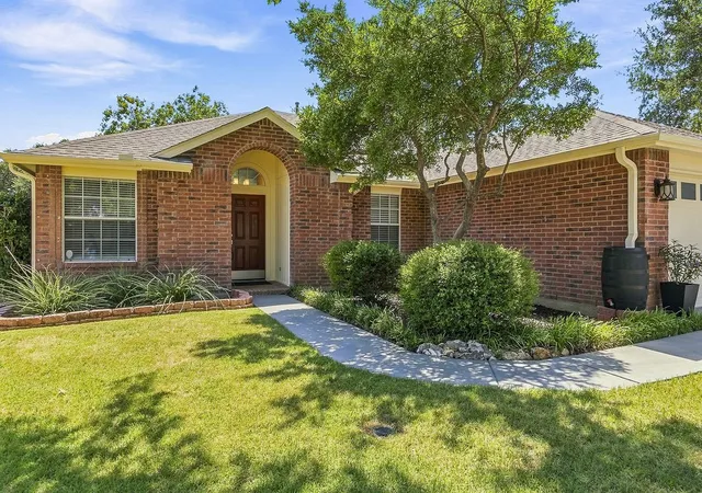 Photo 2 of Sale Pending at 817 Redding Dr, Saginaw, TX 76131 | MLS# 21377744 | Listing updated on 2026-09-14