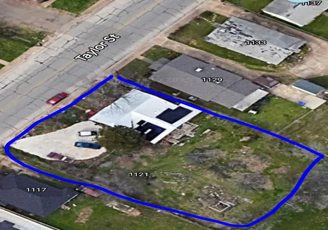 Photo 3 of Sale Pending at 1125 Taylor St, Waco, TX 76704 | MLS# 21377833 | Listing updated on 2026-09-28