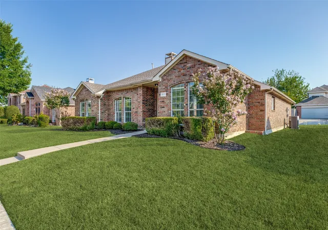 Photo 2 of Single family home for sale at 817 Aylesbury Dr, Allen, TX 75002 | MLS# 21375011 | Listing updated on 2026-09-13