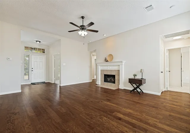 Photo 3 of Single family home for sale at 817 Aylesbury Dr, Allen, TX 75002 | MLS# 21375011 | Listing updated on 2026-09-13