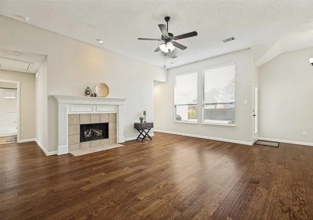 Photo 4 of Single family home for sale at 817 Aylesbury Dr, Allen, TX 75002 | MLS# 21375011 | Listing updated on 2026-09-13