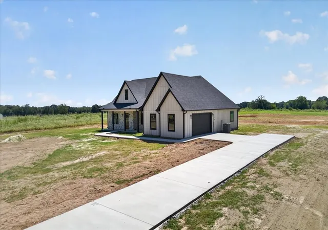 Photo 3 of Sale Pending at 519 Vz Cr 3717, Edgewood, TX 75103 | MLS# 21377400 | Listing updated on 2026-09-30