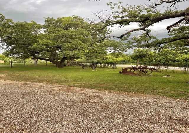 Photo 4 of Single family home for sale at 8475 Peden Rd, Azle, TX 76020 | MLS# 21376738 | Listing updated on 2026-09-12
