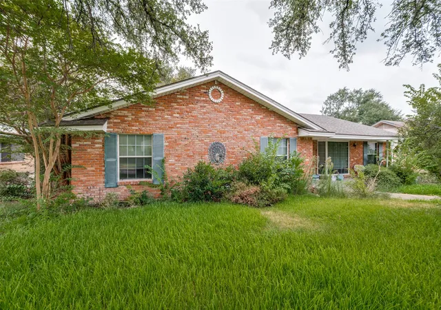 Photo 1 of Sale Pending at 3324 Whitehall Dr, Dallas, TX 75229 | MLS# 21377416 | Listing updated on 2026-09-14