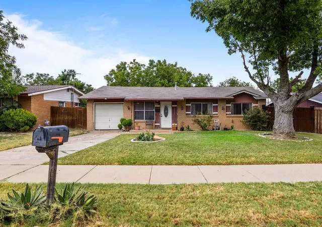 Photo 1 of Sale Pending at 2519 Plaza St, Arlington, TX 76010 | MLS# 21374799 | Listing updated on 2026-09-28