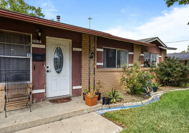 Photo 2 of Sale Pending at 2519 Plaza St, Arlington, TX 76010 | MLS# 21374799 | Listing updated on 2026-09-28