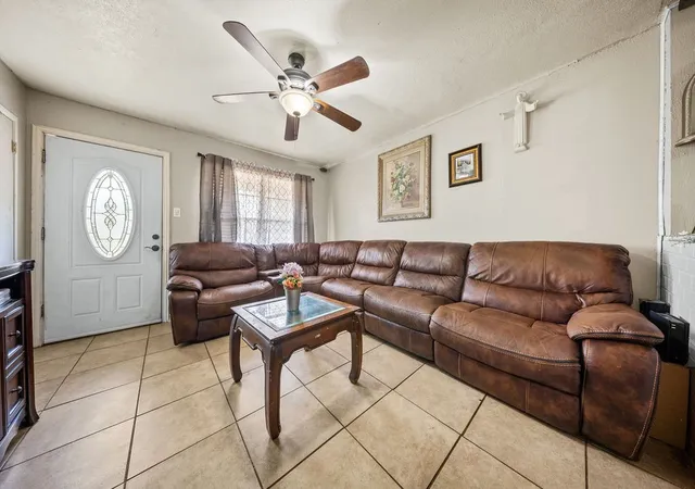 Photo 3 of Sale Pending at 2519 Plaza St, Arlington, TX 76010 | MLS# 21374799 | Listing updated on 2026-09-28