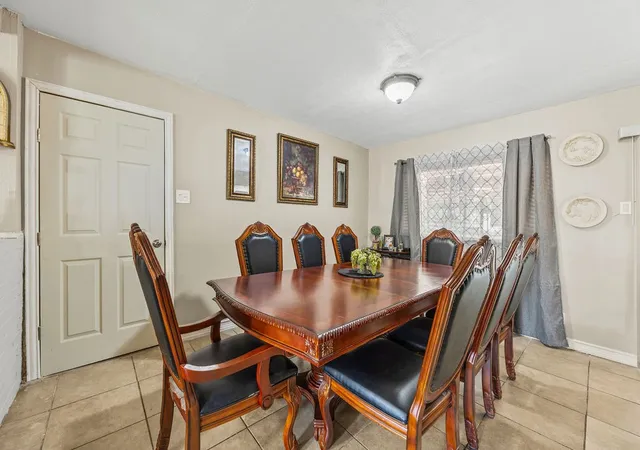 Photo 4 of Sale Pending at 2519 Plaza St, Arlington, TX 76010 | MLS# 21374799 | Listing updated on 2026-09-28